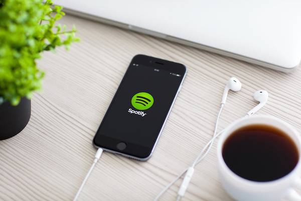 Spotify ofrece más dinero que iTunes 