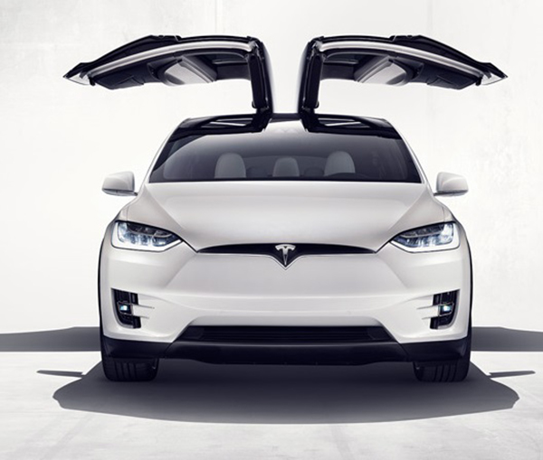 Los-coches-Tesla-desembarcan-en-España